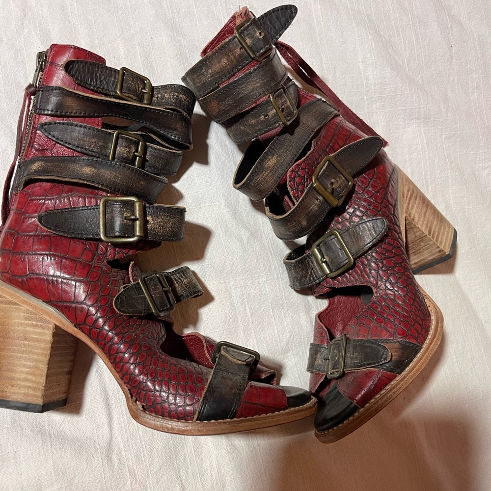 FREEBIRD by Steven Bond Red Crocodile Sandal Bootie - Size 8 - Limited Edition - Picture 3 of 13
